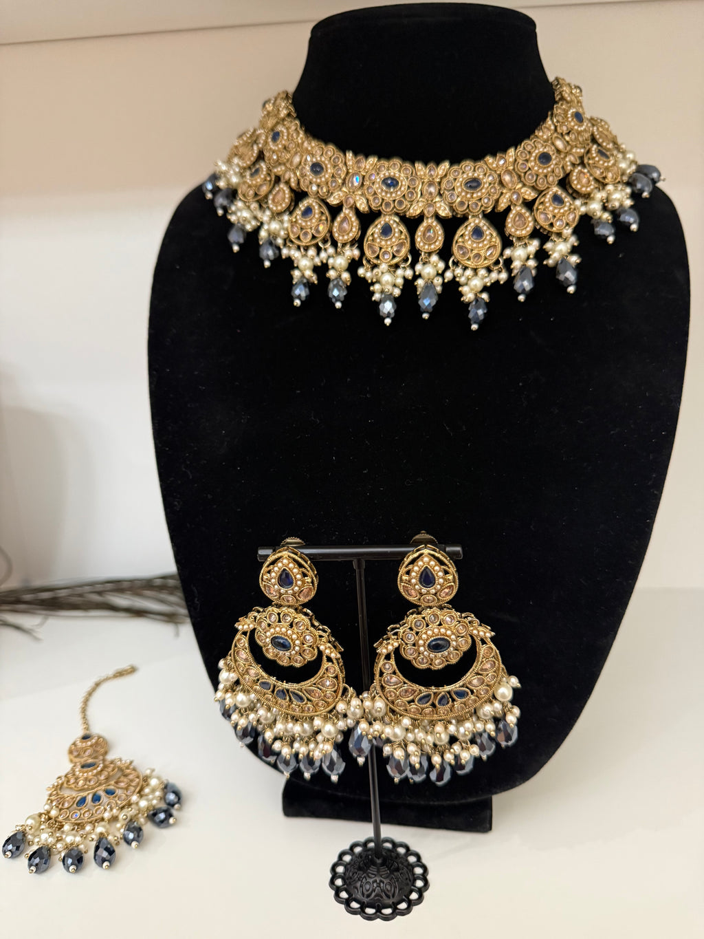Kundan choker set with Chandbali earrings and Maang Tikka.