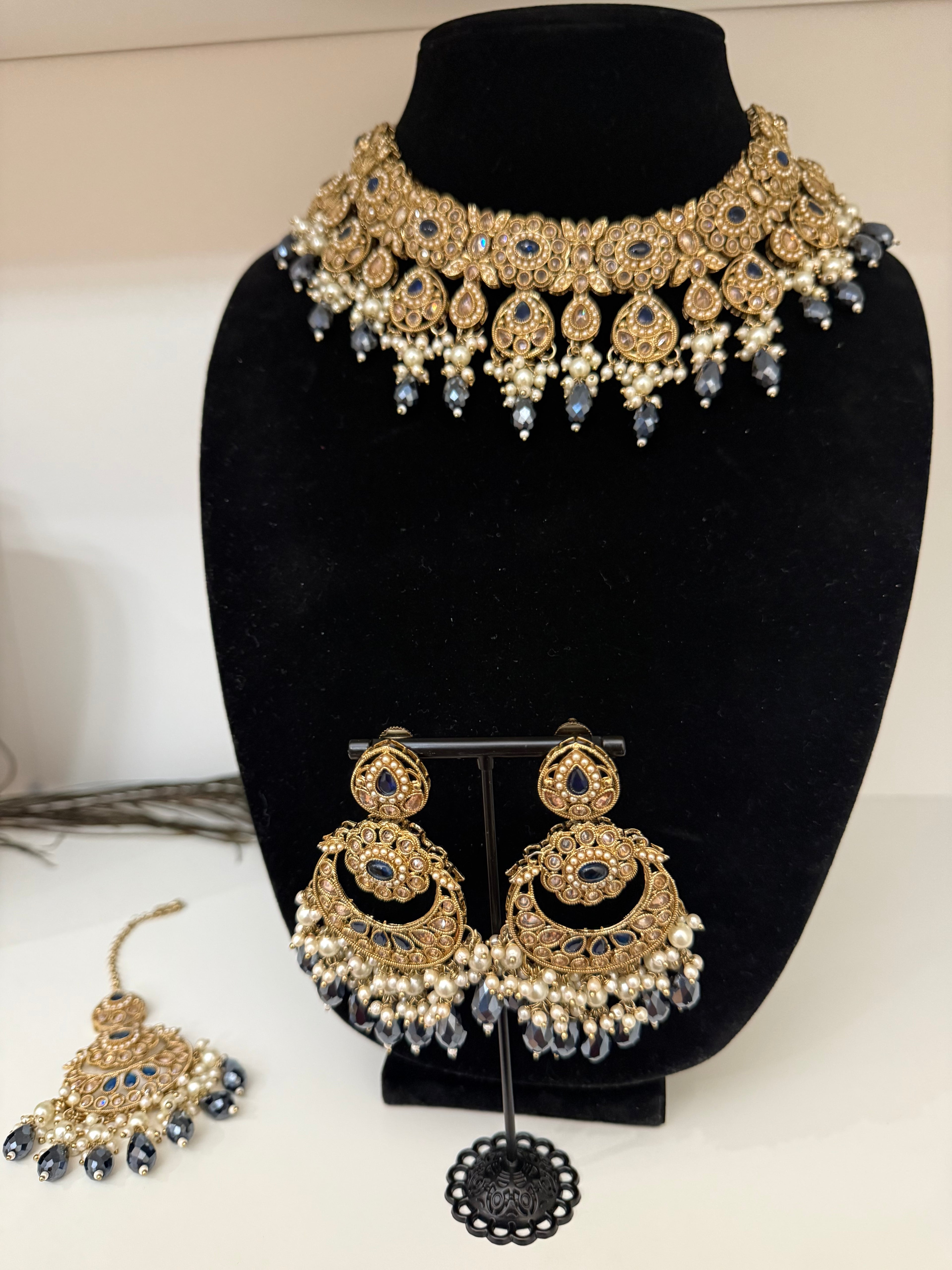 Kundan choker set with Chandbali earrings and Maang Tikka.