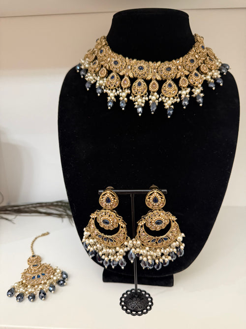 Kundan choker set with Chandbali earrings and Maang Tikka.